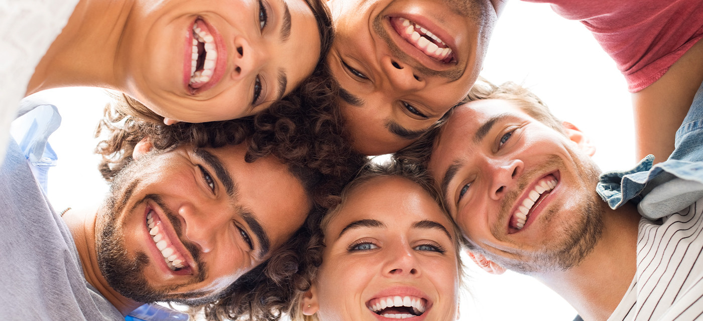 Grupo de amigos sonriendo